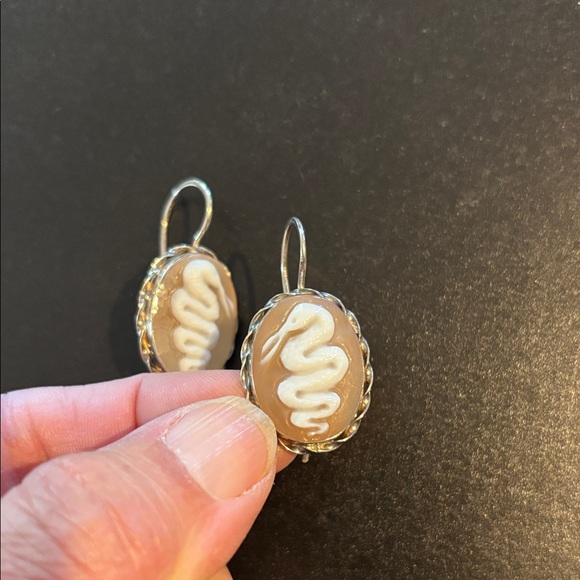 Elegant carved snake Cameo Earrings sterling silver italy - Picture 3 of 7